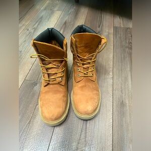 Timberland boots big boy’s size 7